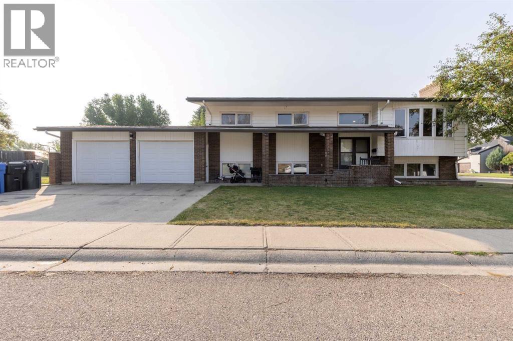 10 Sheridan Rd W, Lethbridge, AB T1K 4L7