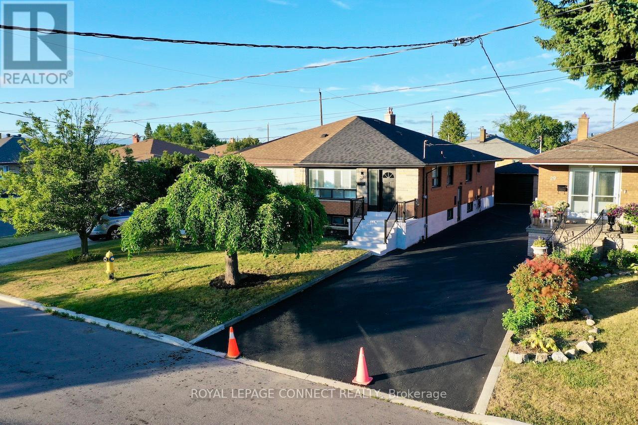27 Charrington Cres, Toronto, ON M3L 2C3