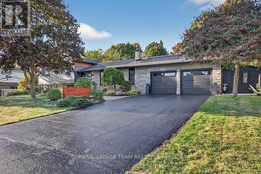 5664 S Island Park Dr, Ottawa, ON K4M 1J3