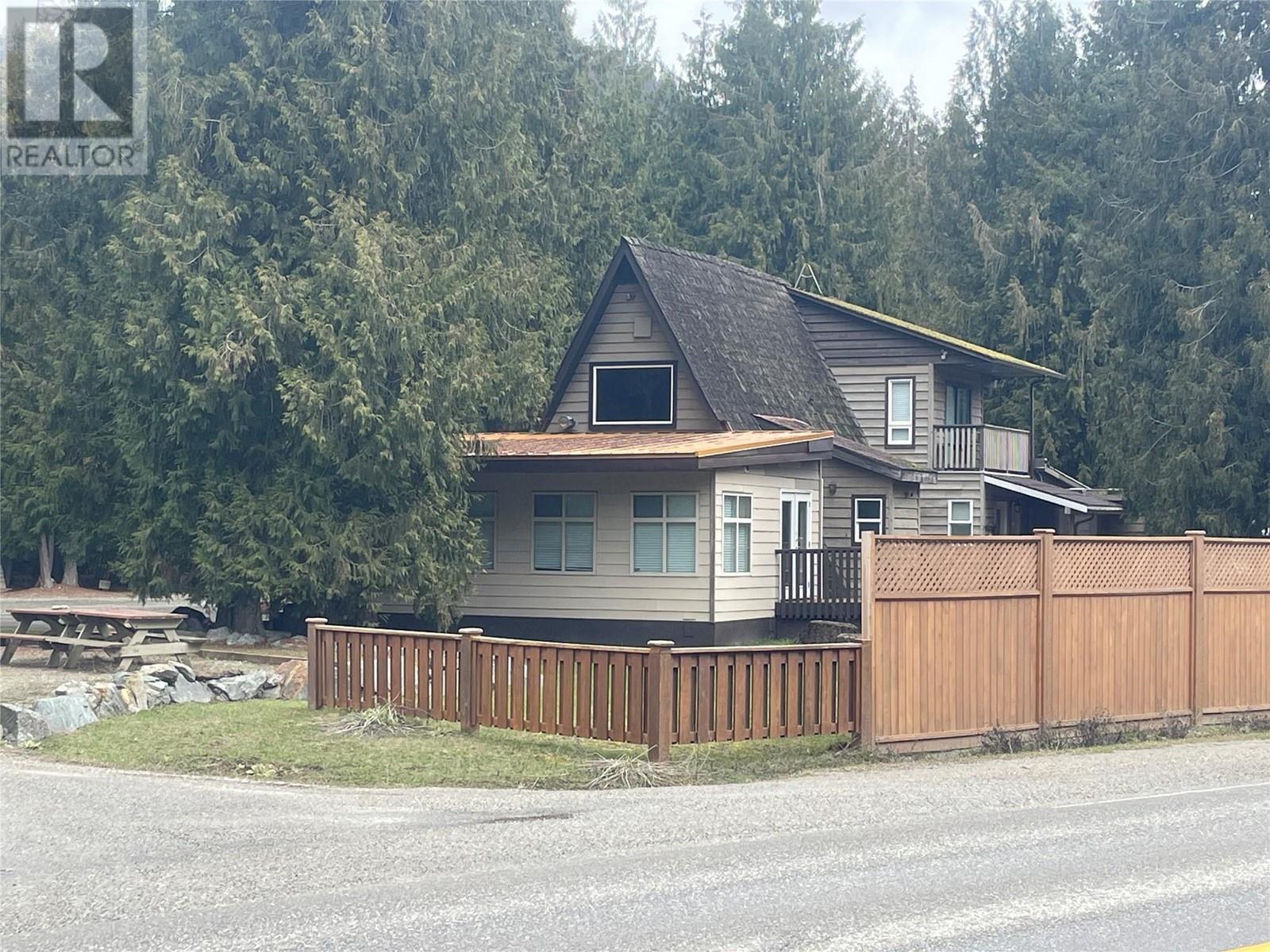 4025 Squilaxanglemont Rd, Scotch Creek, BC V0E 1M5