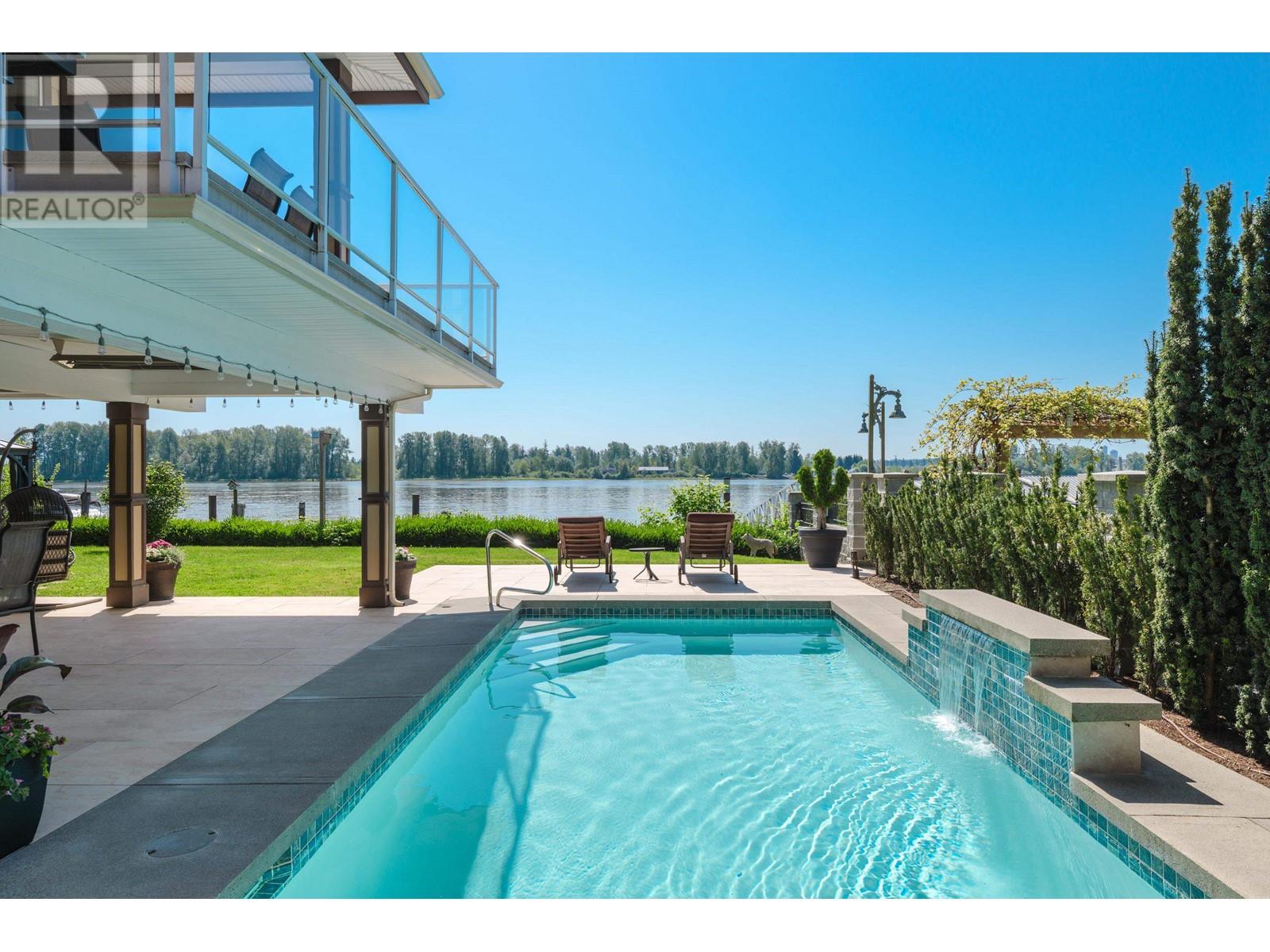20282 Wharf St, Maple Ridge, BC V2X 1A3