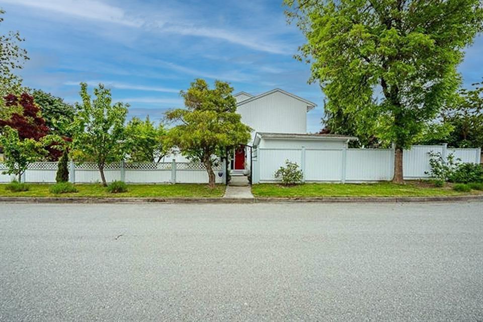 96 Avenue Unit 15524 #b, Surrey, BC V3R 7N7