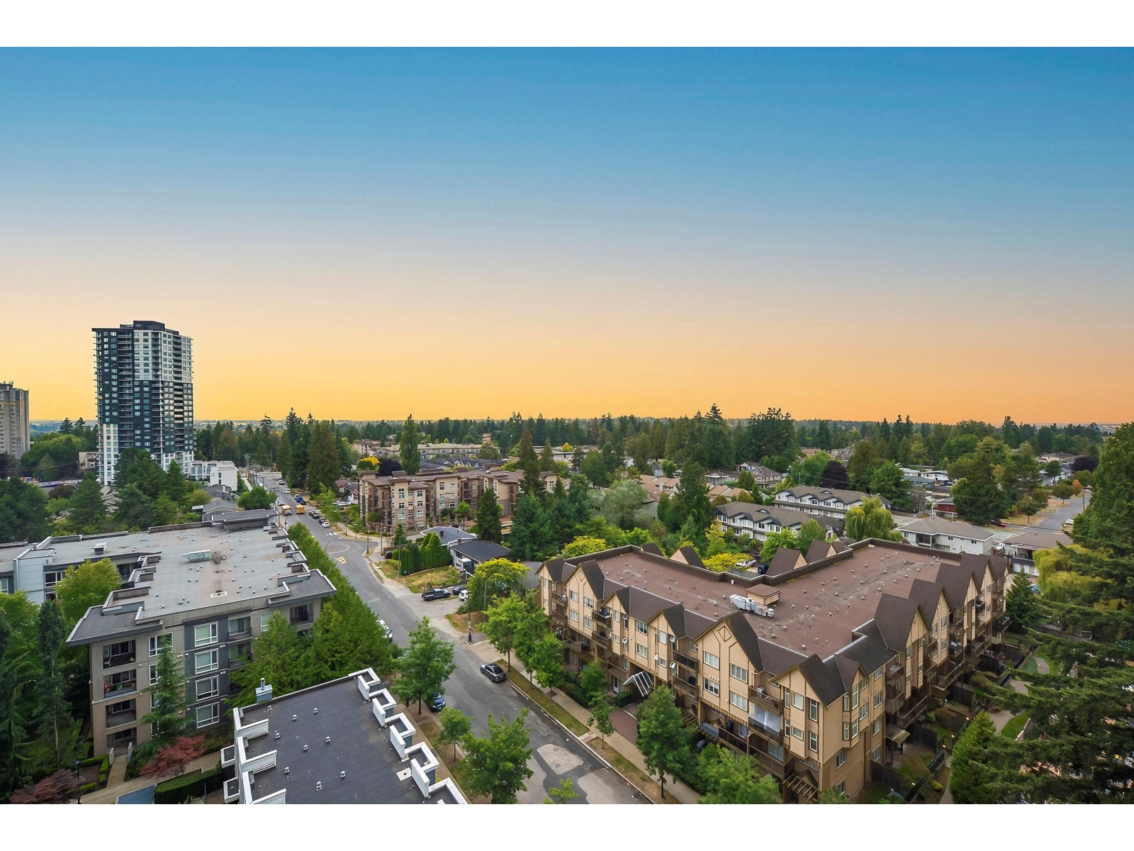 13308 Central Avenue Unit 1206, Surrey, BC V3T 0M4