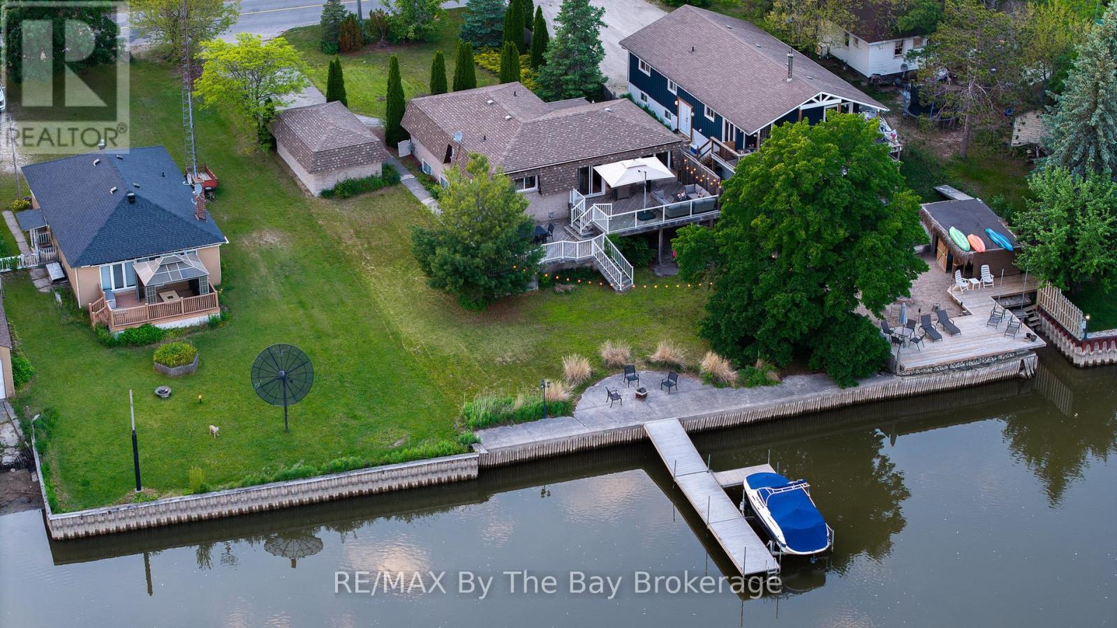 83 Old Mosley St, Wasaga Beach, ON L9Z 2J5