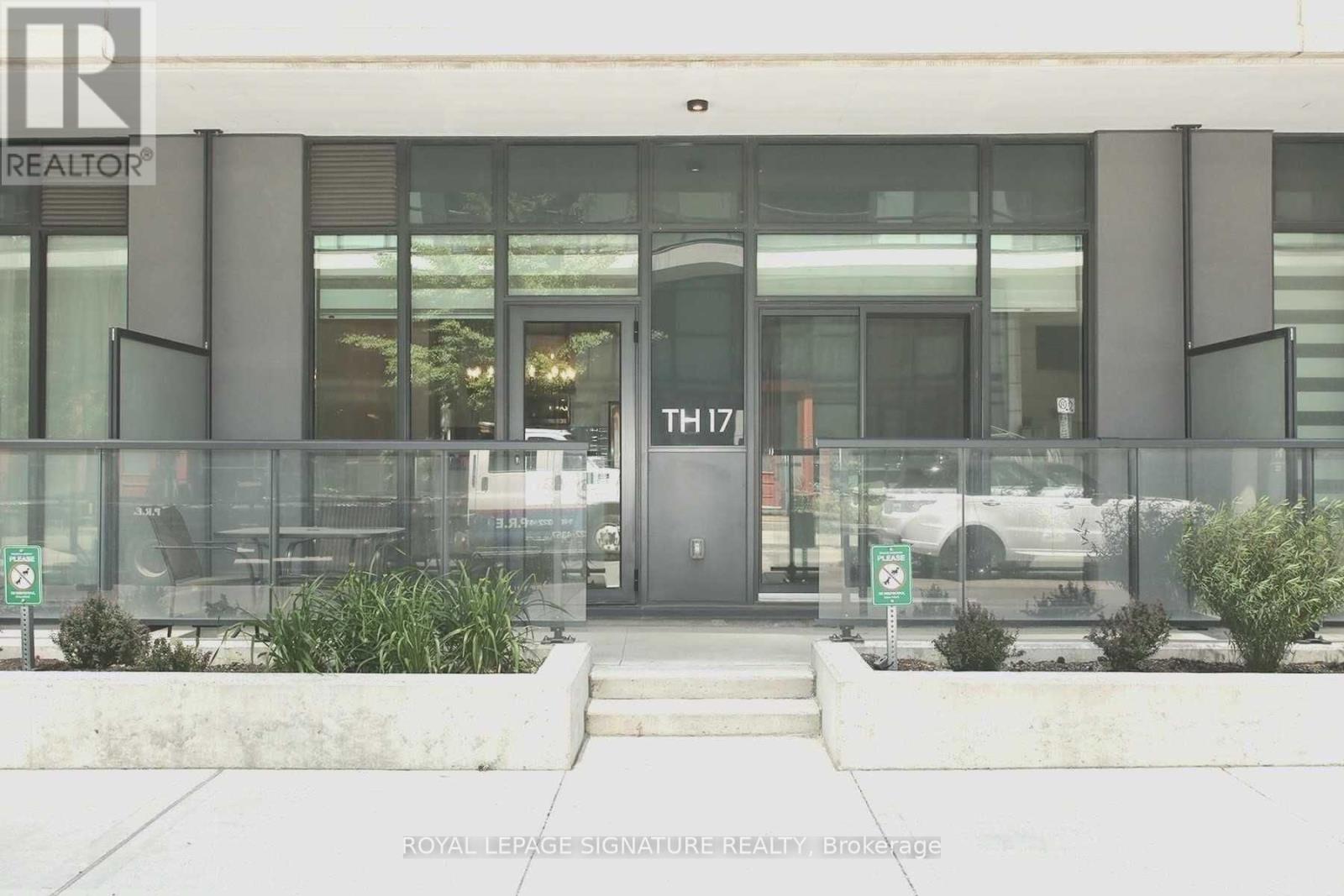 4055 Parkside Village Dr #17 Dr, Mississauga, ON L5B 0K8