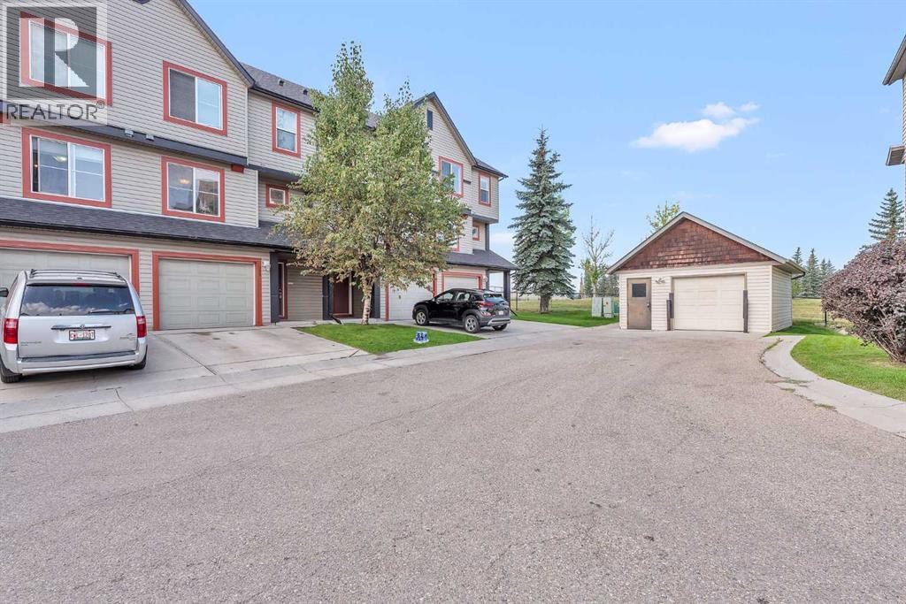 125 Copperfield Ln SE, Calgary, AB T2Z 4S9