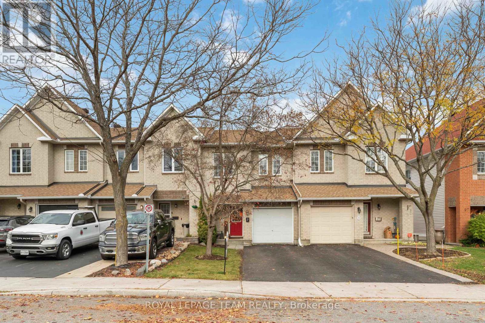 7 Fairpark Dr, Ottawa, ON K2G 6X1