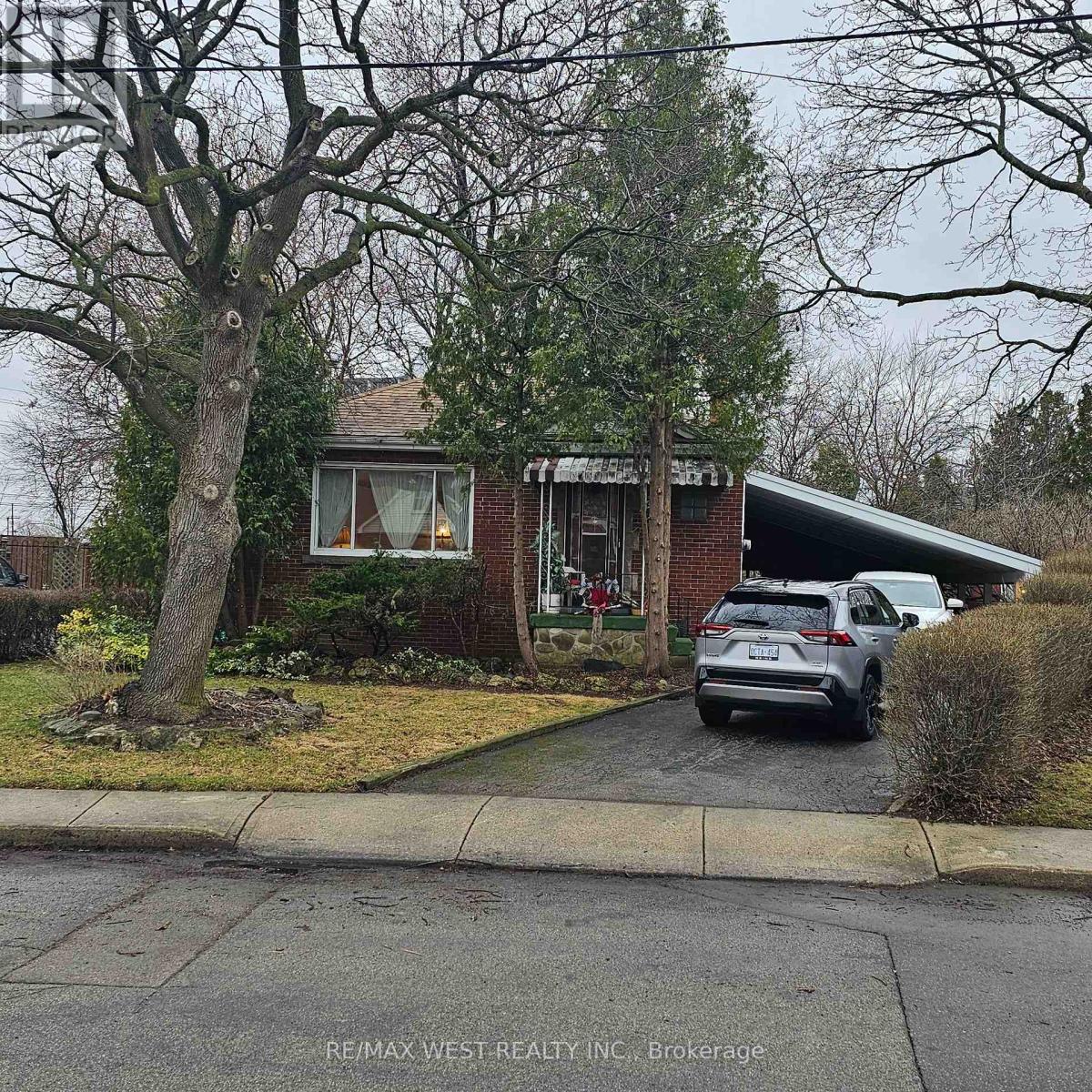 204 David Ave, Hamilton, ON L9A 3V5