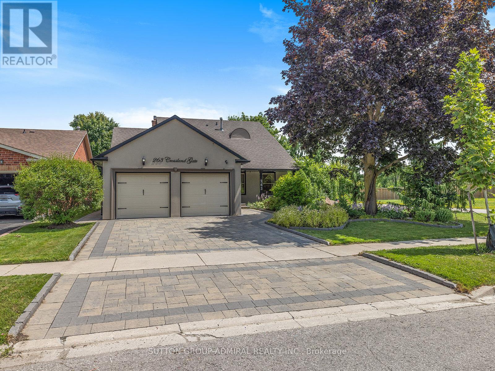 263 Crossland Gate, Newmarket, ON L3X 1B1