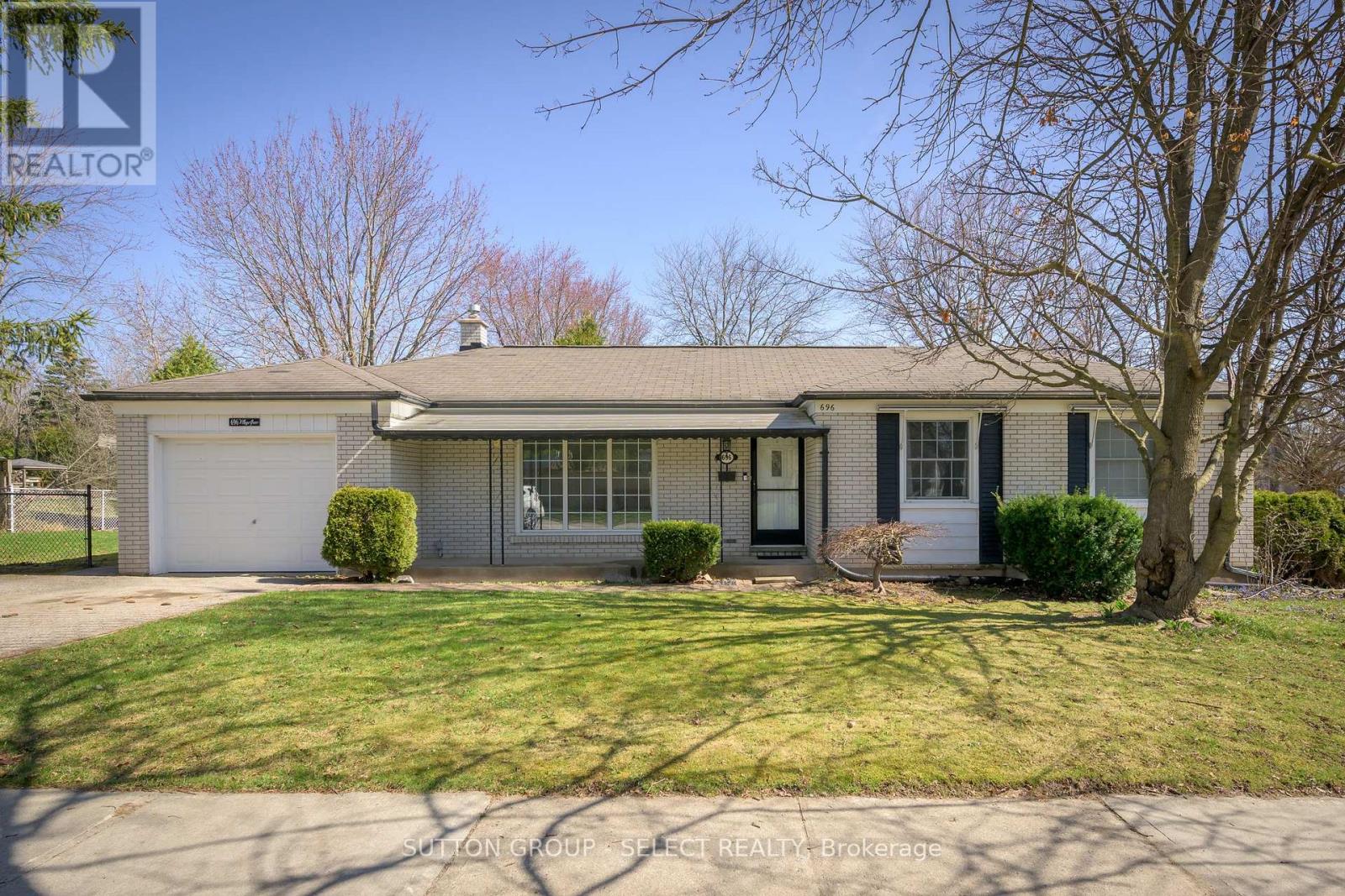 696 Village Green Ave, London, ON N6K 1H1