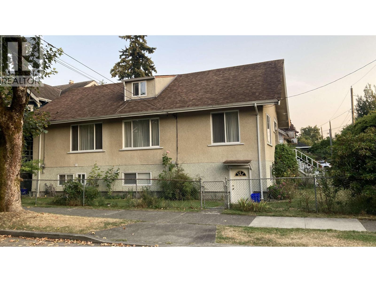 2206 Musqueamview St, Vancouver, BC V6K 4G9