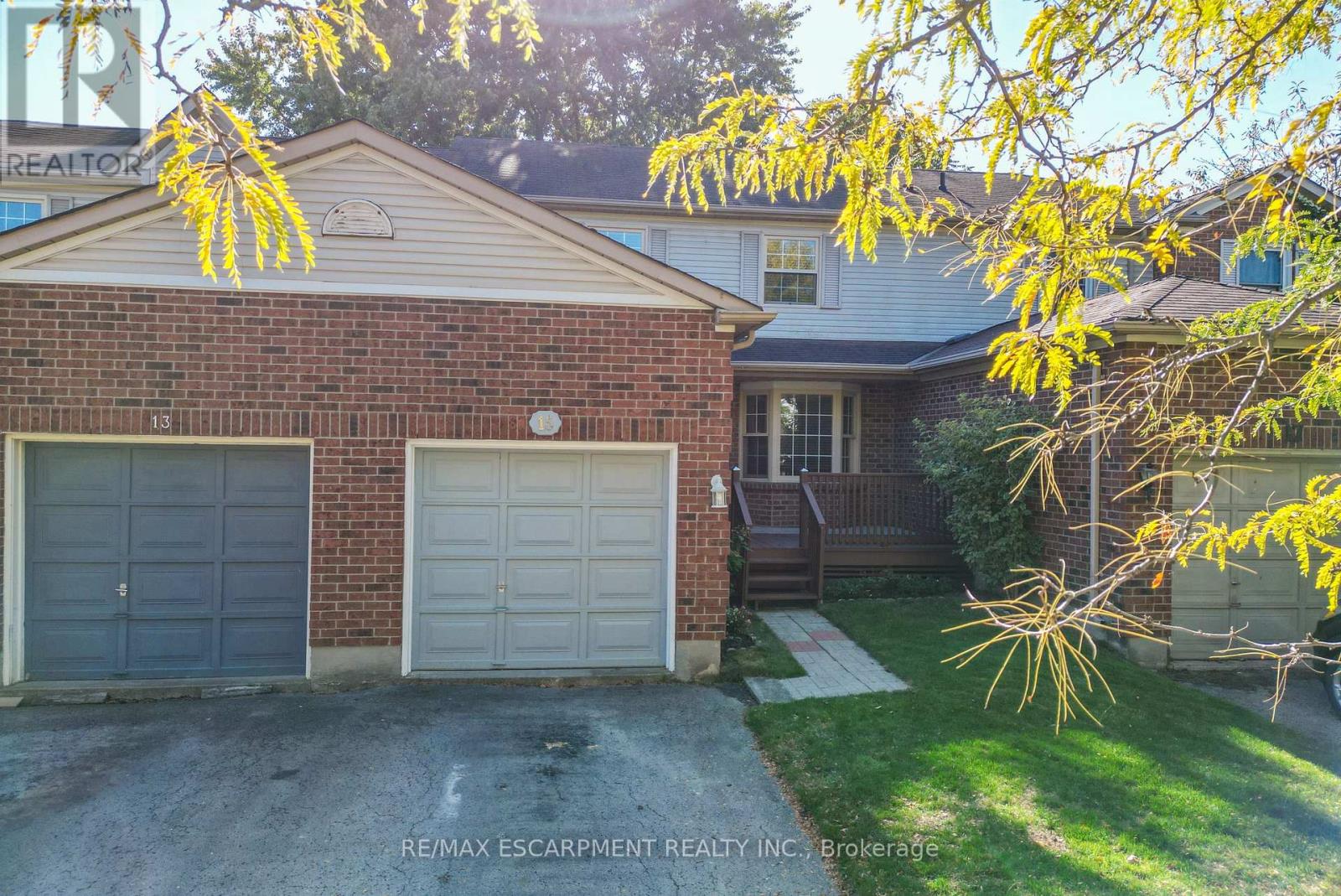 15 Hedgelawn Dr, Grimsby, ON L3M 5G9