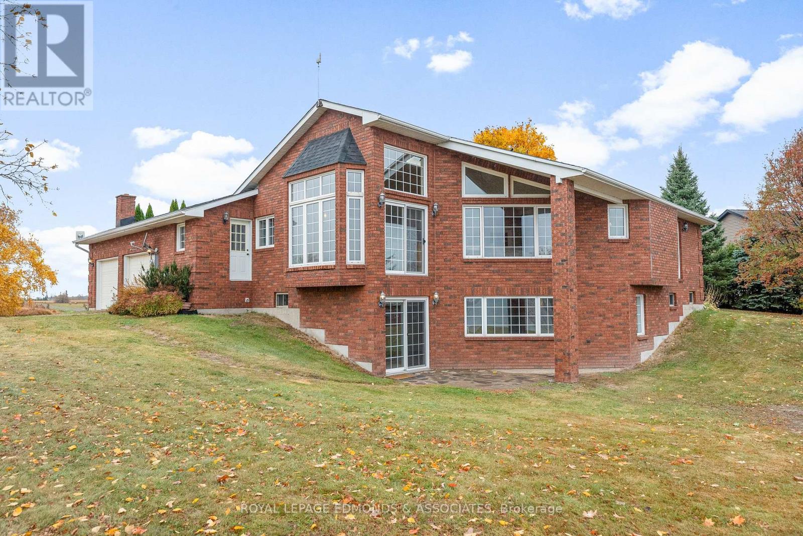 193 Finnerty Rd, Whitewater Region, ON K0J 1K0