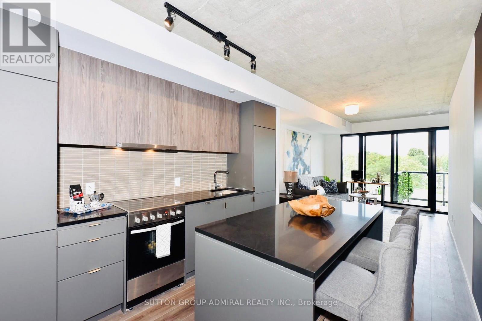 404 7 Smith Cres, Toronto, ON M8Z 0G3