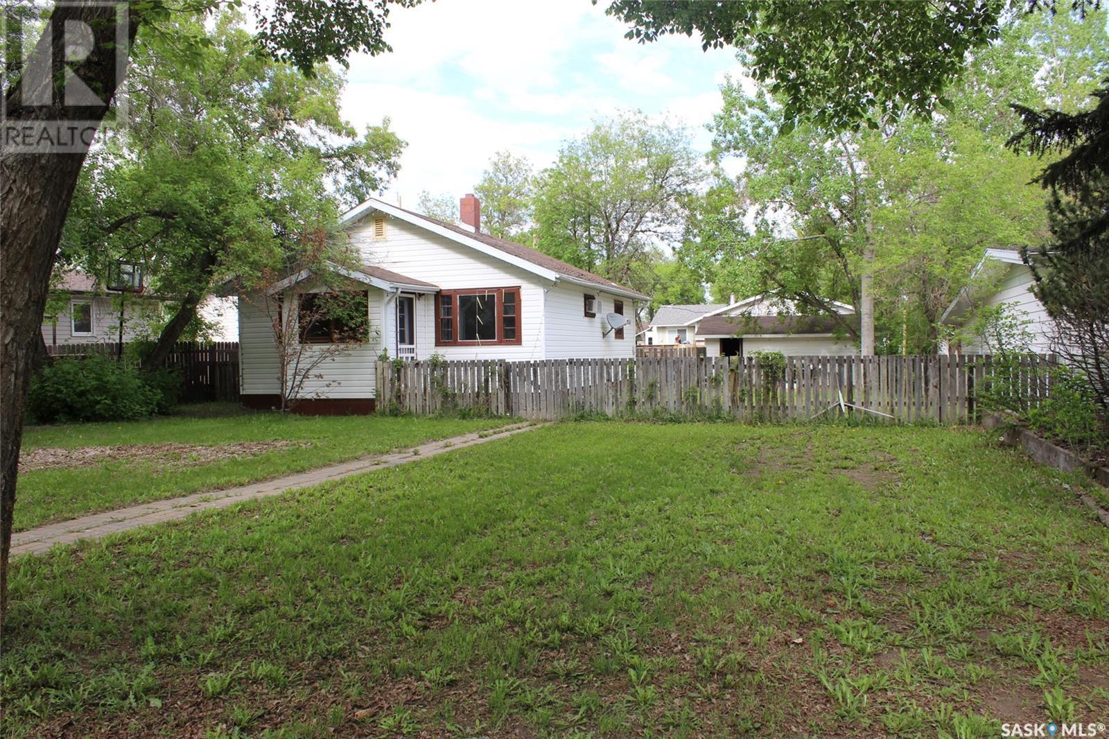 724 3 Street East, Shaunavon, SK S0N 2M0