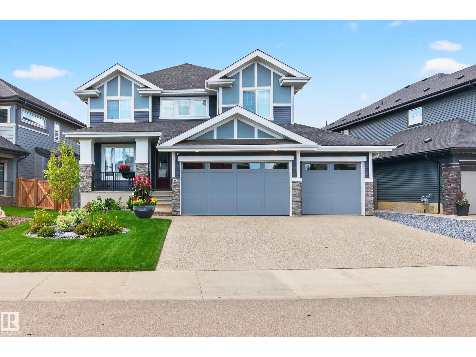 3912 Ginsburg Cr NW, Edmonton, AB T5T 4V1