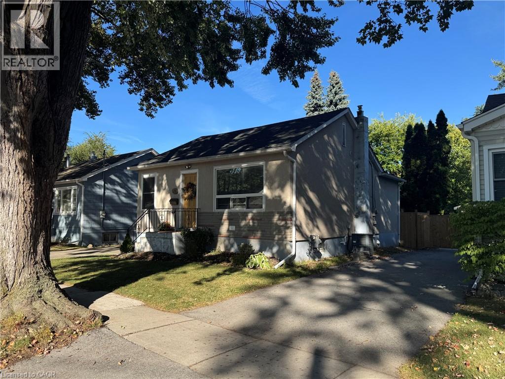 28 Longfellow Ave, St. Catharines, ON L2R 6N5