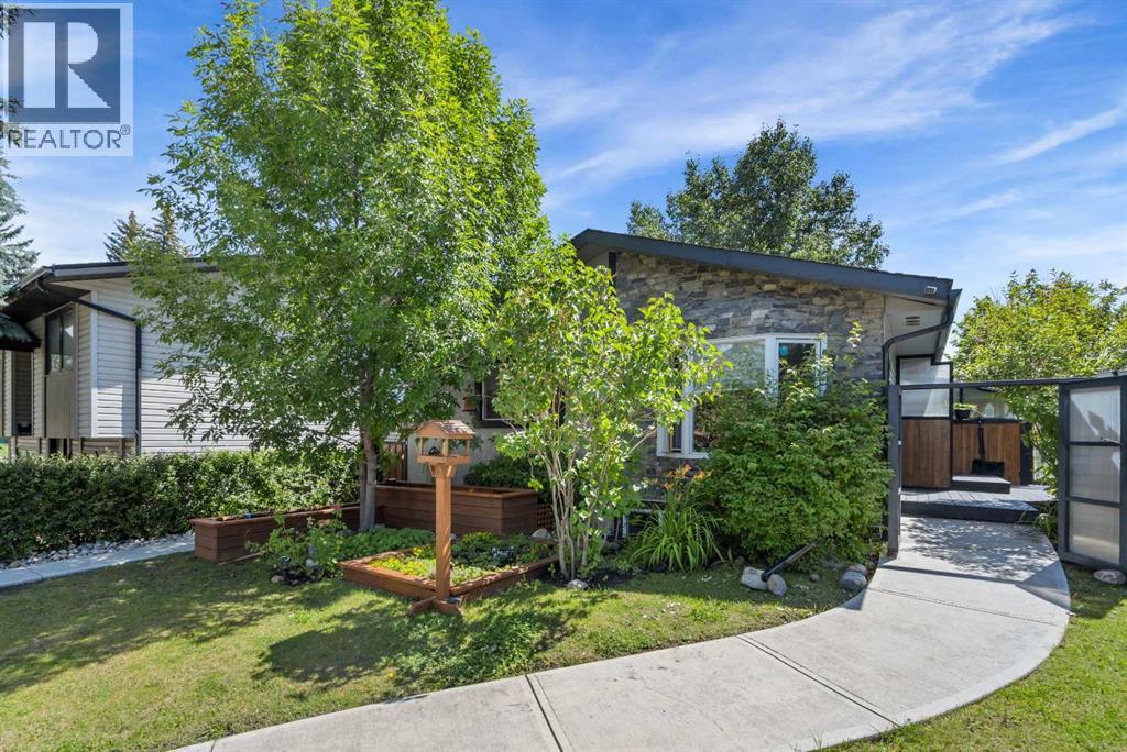 136 Ranchview Ct NW, Calgary, AB T3G 1R5
