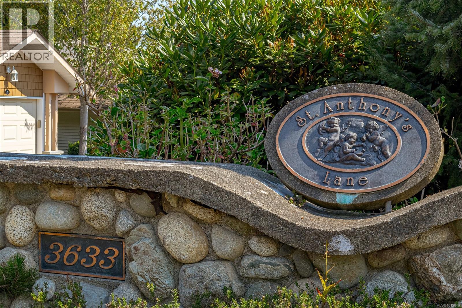 3633 Cedar Hill Rd Unit 7 Rd, Saanich, BC V8P 3Z3