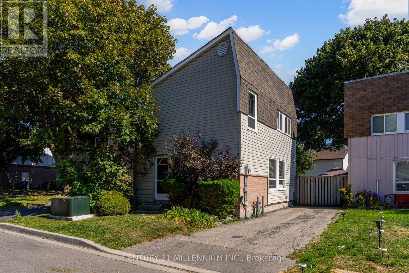15 Hasting Sq, Brampton, ON L6S 2N8
