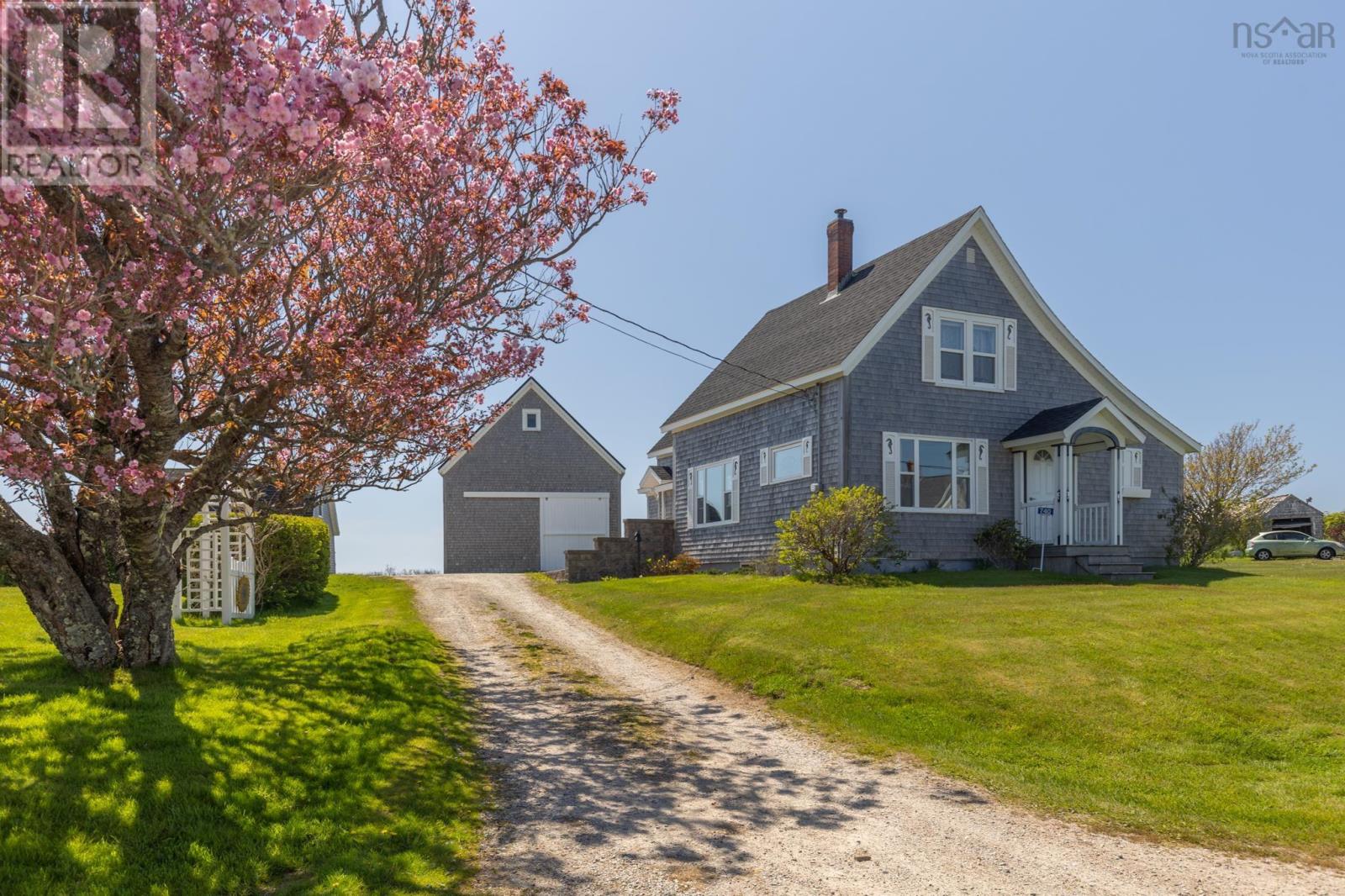 740 Pembroke Rd, Yarmouth, NS B5A 4A7