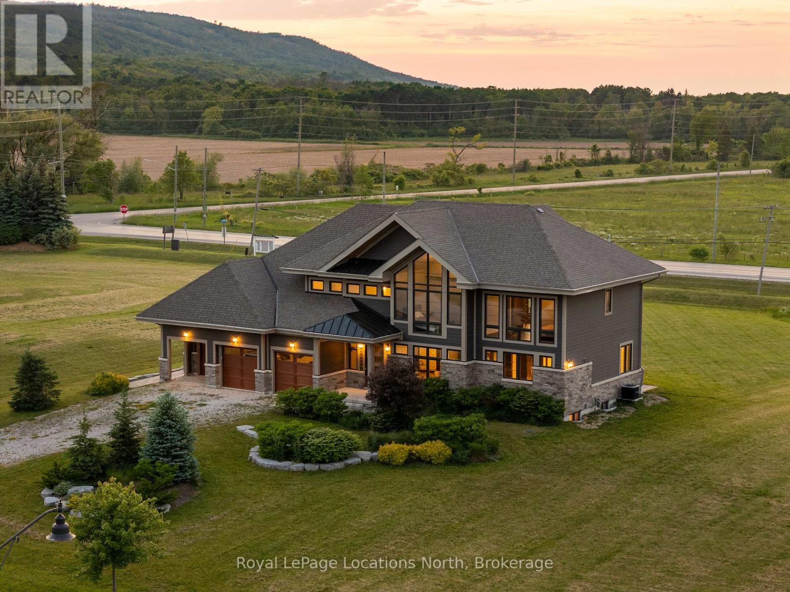11 Windrose Valley Blvd, Clearview, ON L9Y 0K2