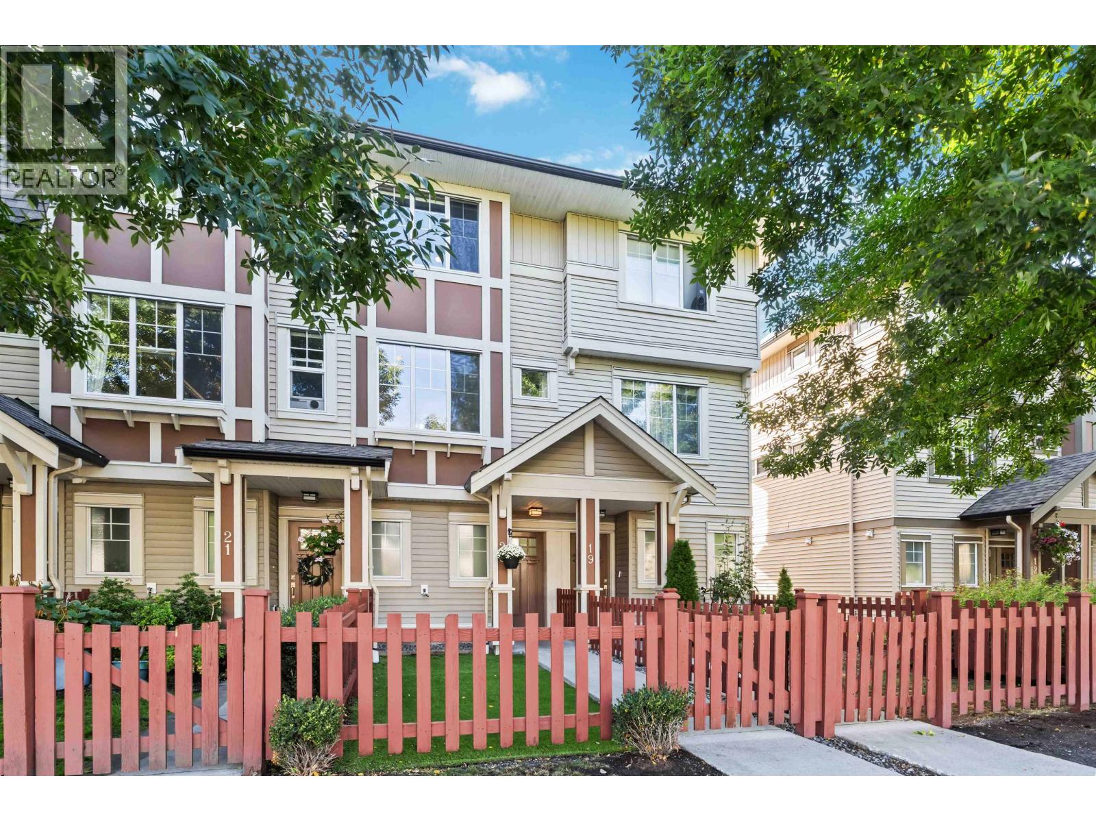 10151 240 Street Unit 20, Maple Ridge, BC V2W 0G9