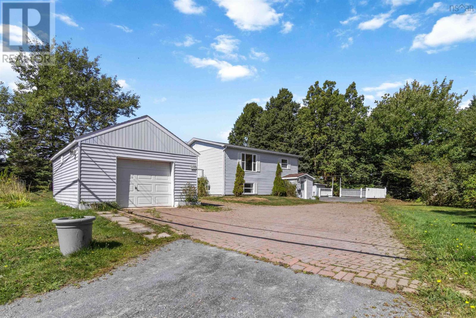 688 Cow Bay Rd, Eastern Passage, NS B3G 1J7