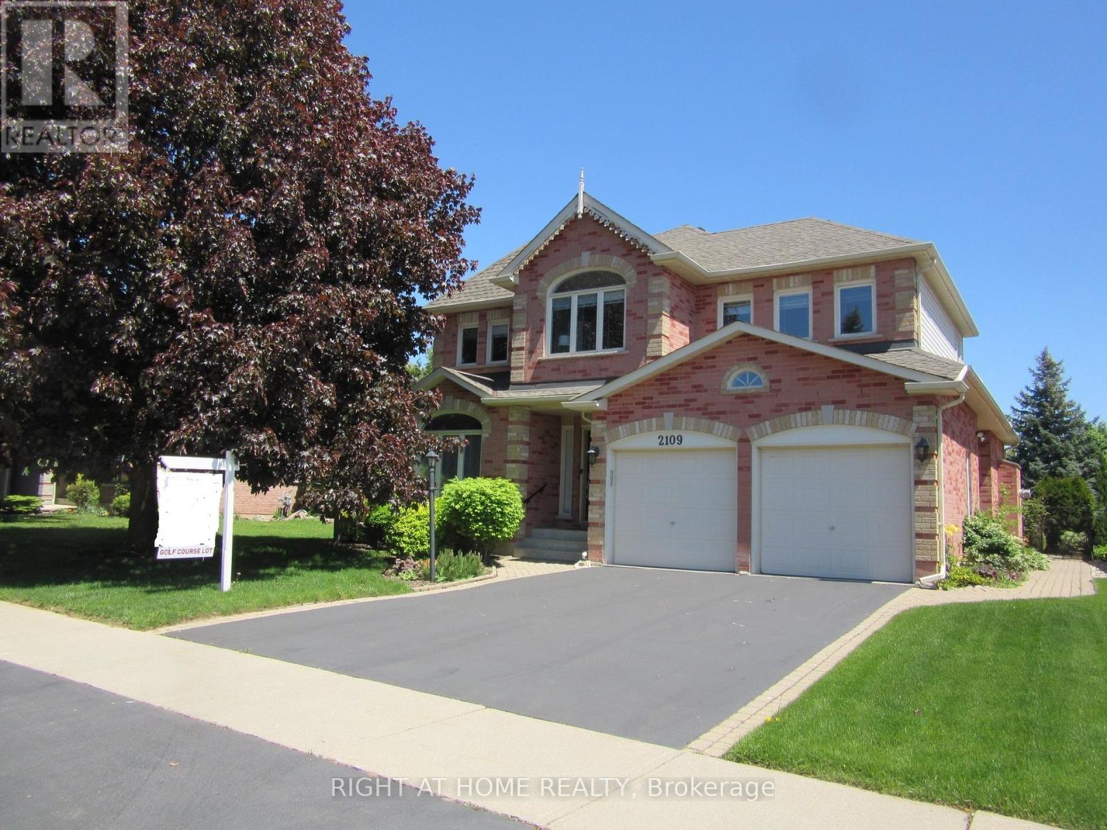 2109 Berwick Dr, Burlington, ON L7M 4B3