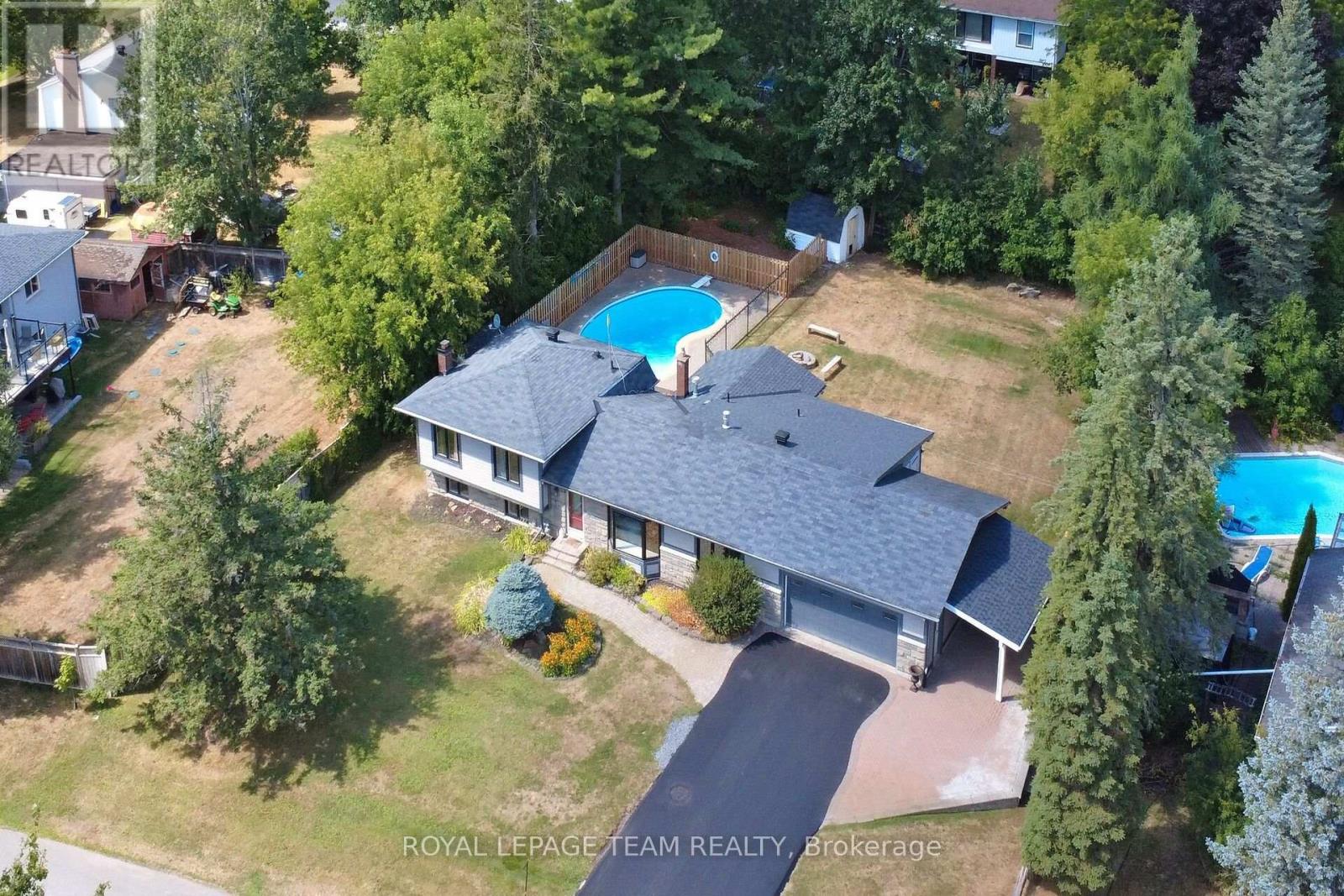 1079 Christopher Dr, Ottawa, ON K4M 1J2