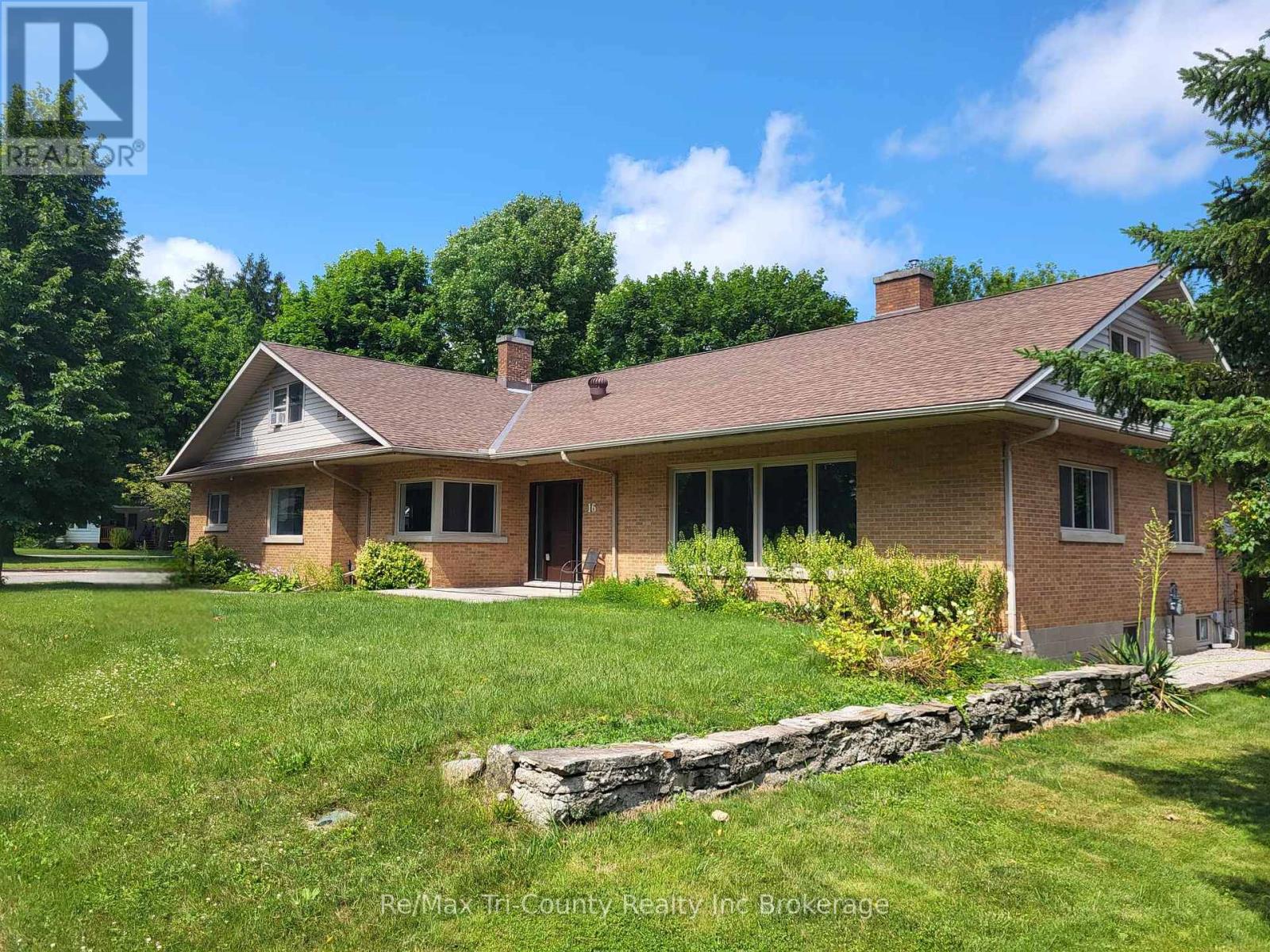 16 Delevan Cres, Tillsonburg, ON N4G 3M7