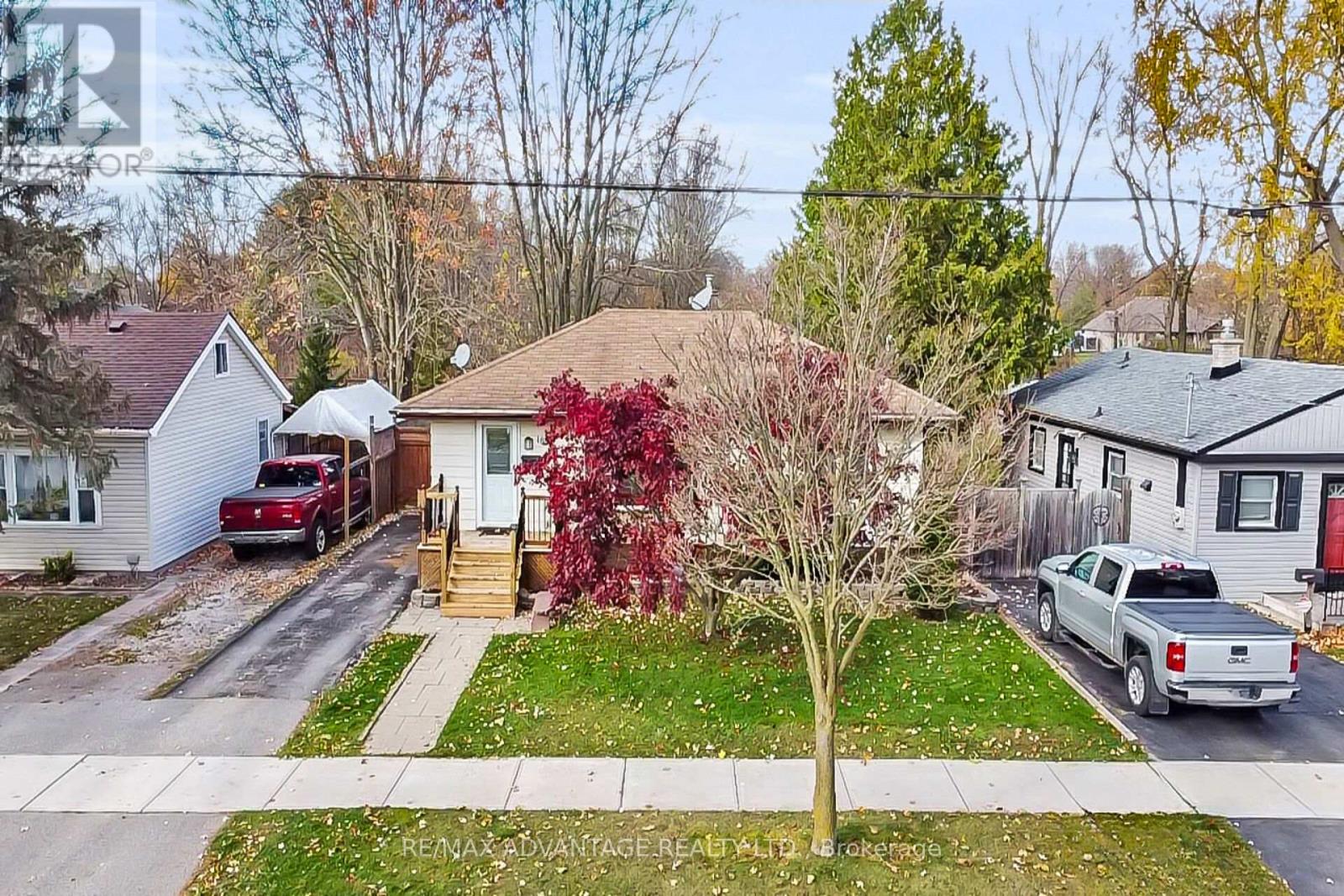 1824 Avalon St, London, ON N5W 3G8