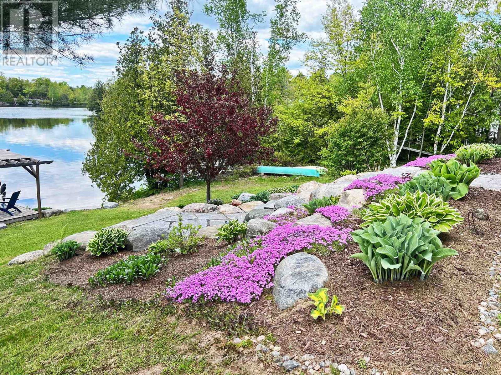 17 Martha Dr, McKellar, ON P0G 1C0