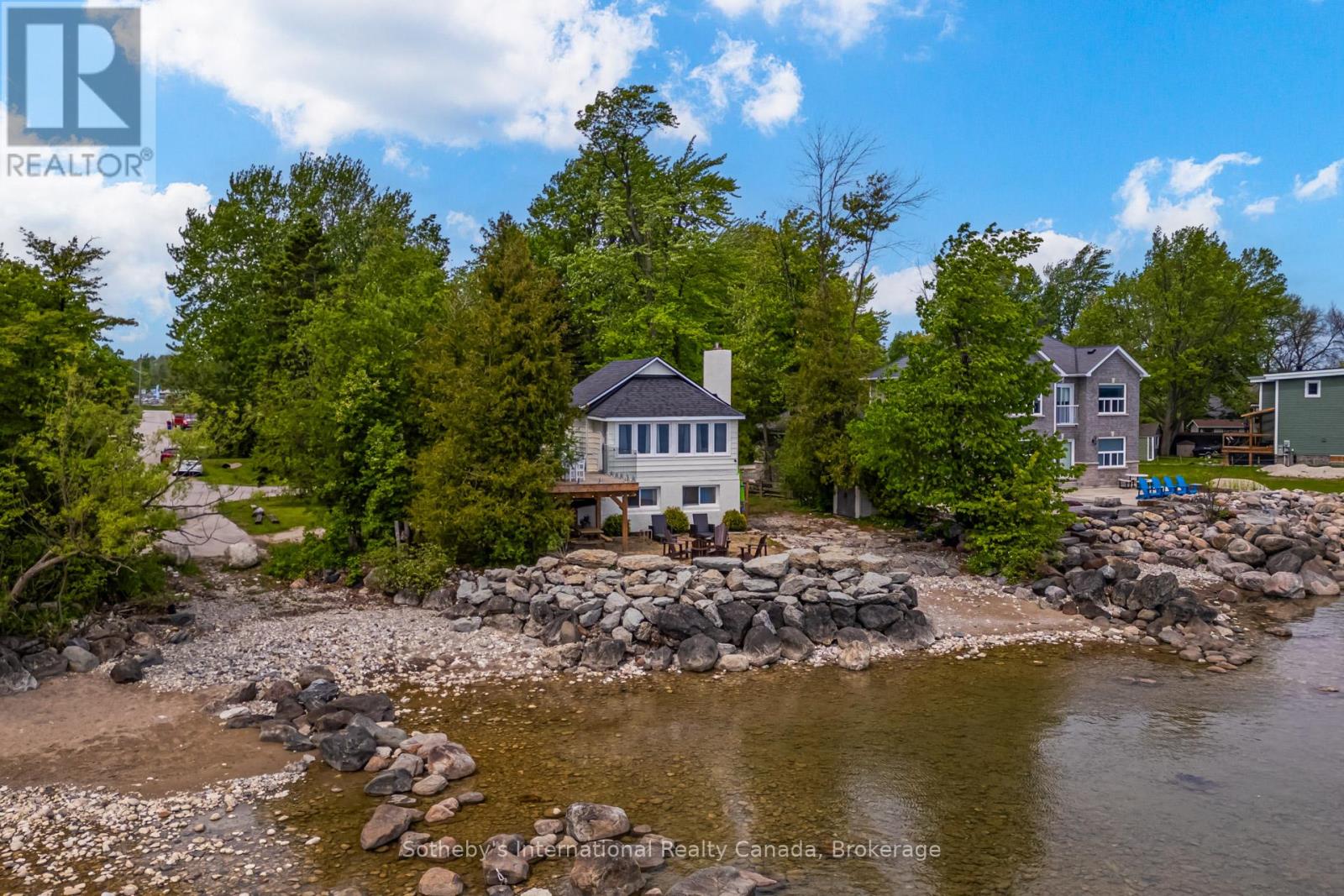 16 William Ave, Wasaga Beach, ON L9Z 2X3