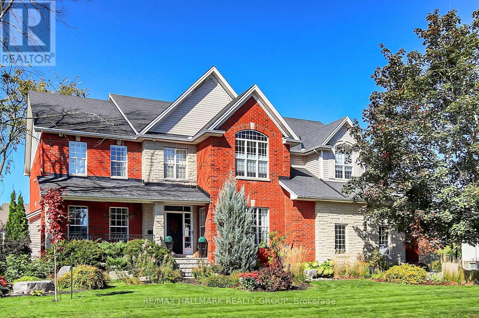 13 Beechgrove Gdns, Ottawa, ON K2S 1W5