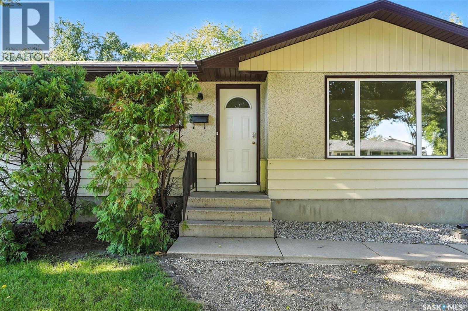 1626 Early Dr, Saskatoon, SK S7H 3K3