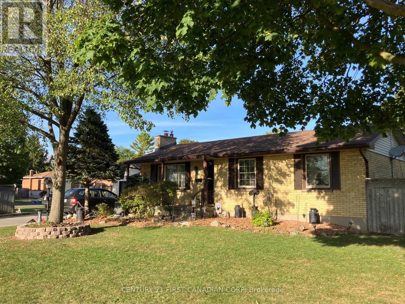 63 Hawkesbury Ave, London, ON N5V 2K2