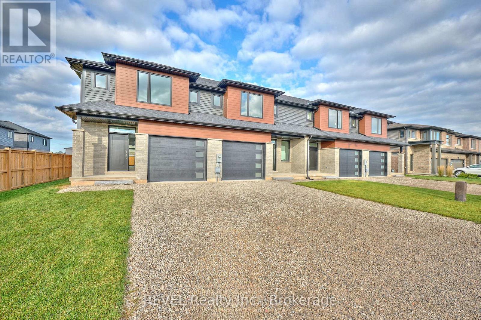 7445 Matteo Dr, Niagara Falls, ON L2H 3T3