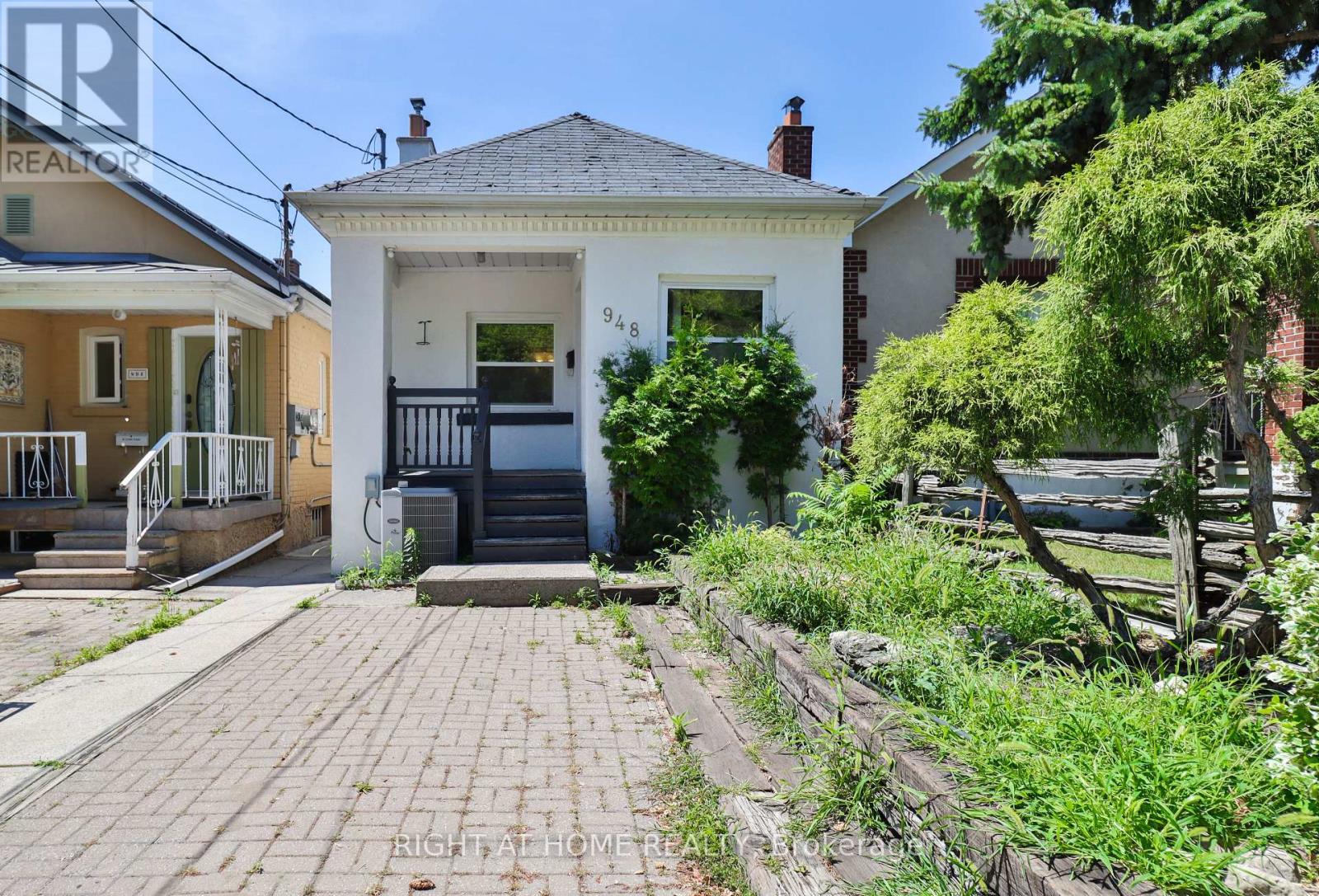 948 Runnymede Rd, Toronto, ON M6N 3W4