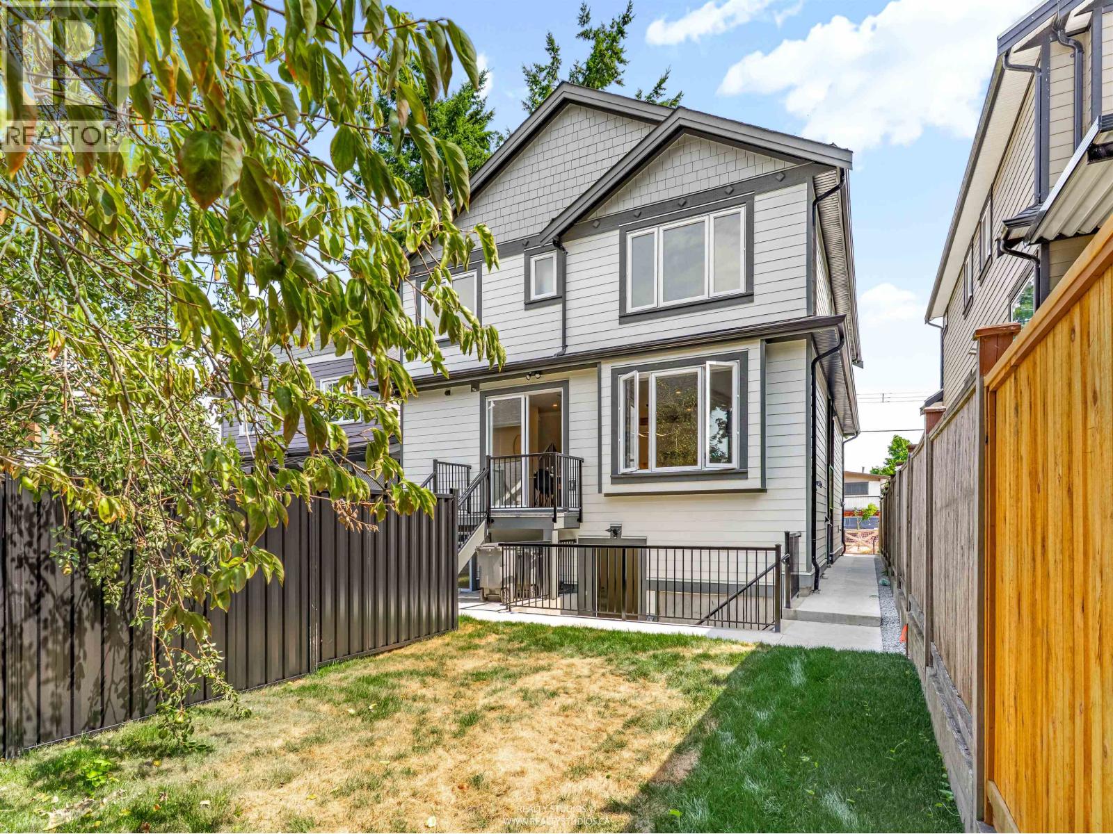 5221 Clarendon Street Unit 2, Vancouver, BC V5R 3J7