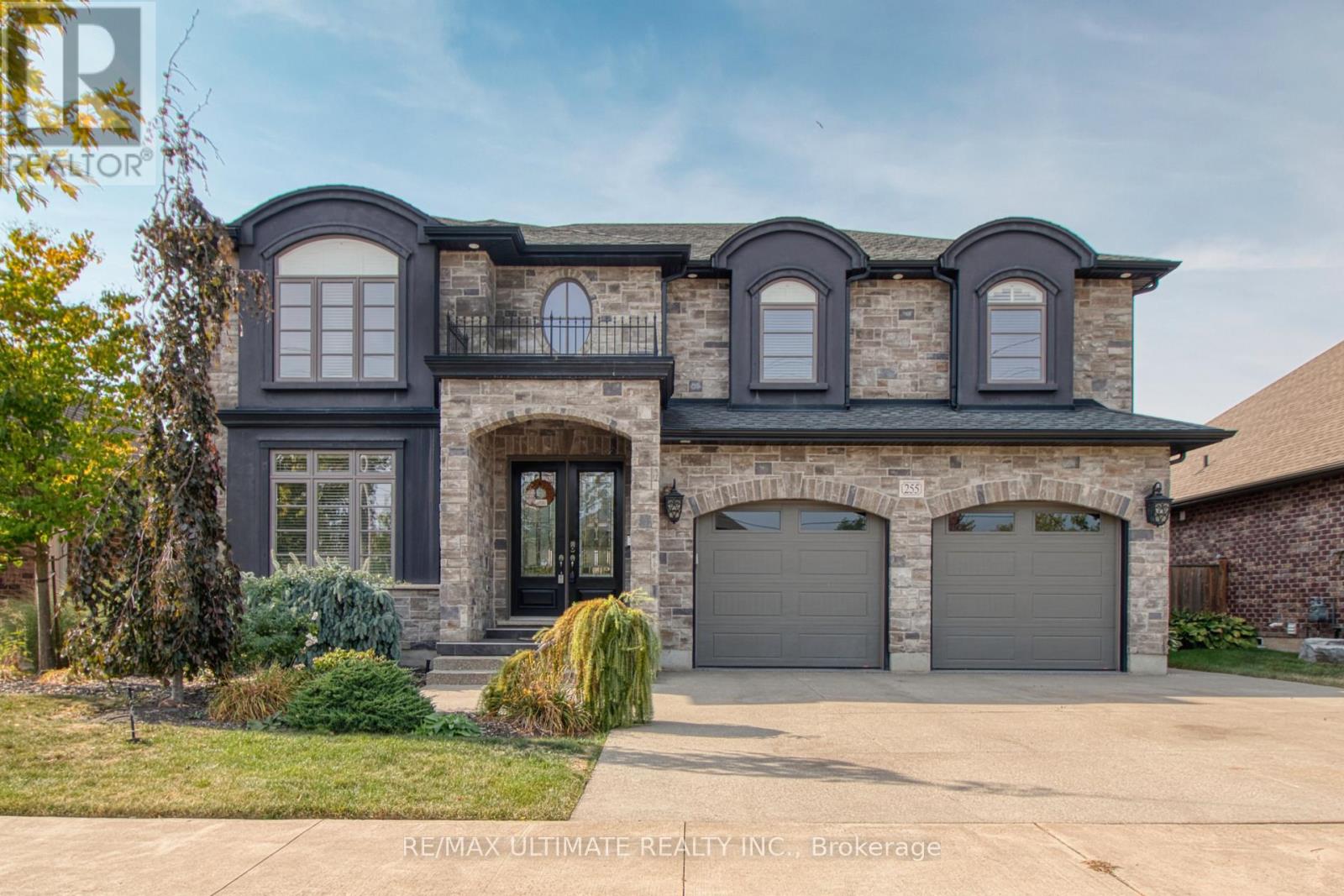 255 Colbeck Dr, Welland, ON L3C 7B2