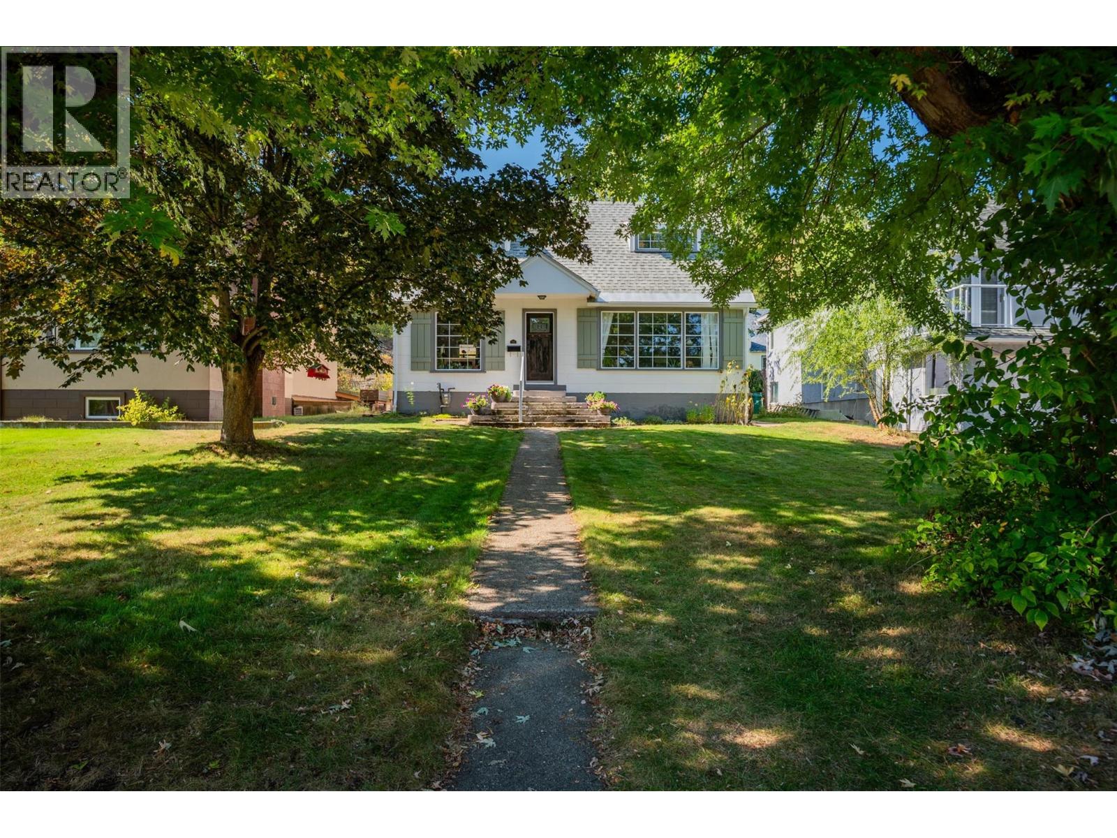 755 Eliot St, Warfield, BC V1R 2E6