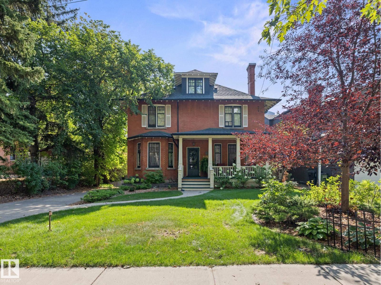 10317 Villa Ave NW, Edmonton, AB T5N 3T8