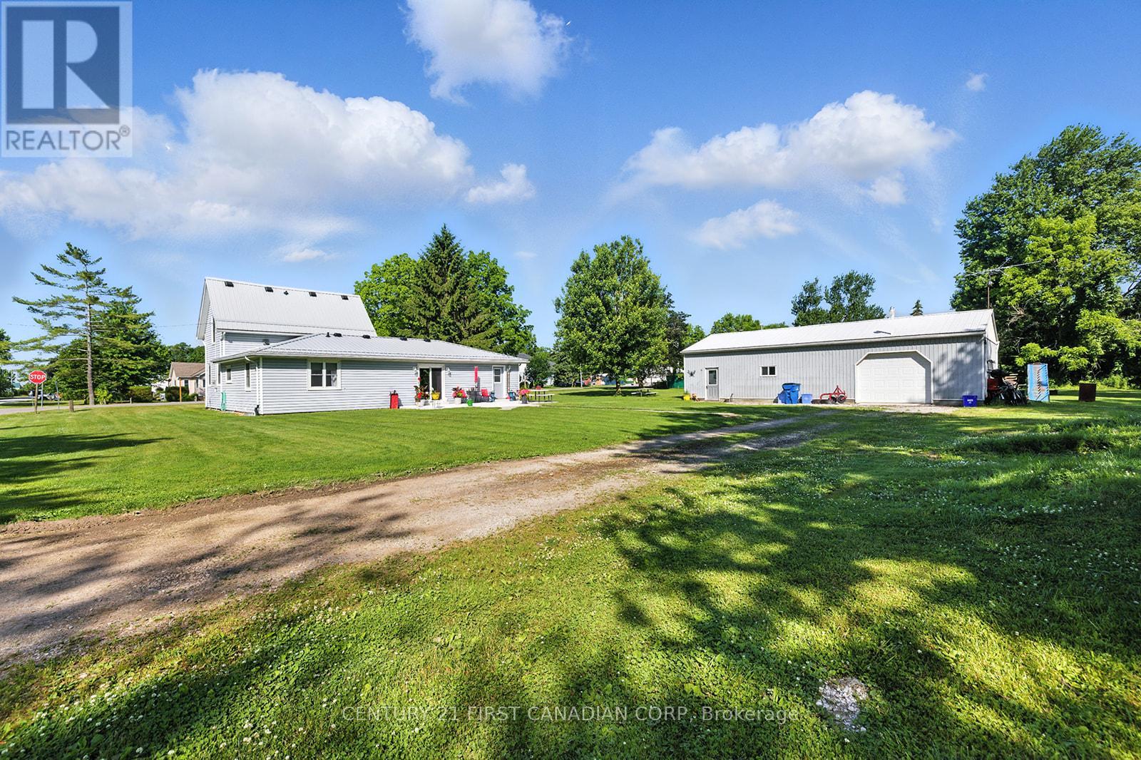 19089 Hill Rd, Chatham-Kent, ON N0P 1X0
