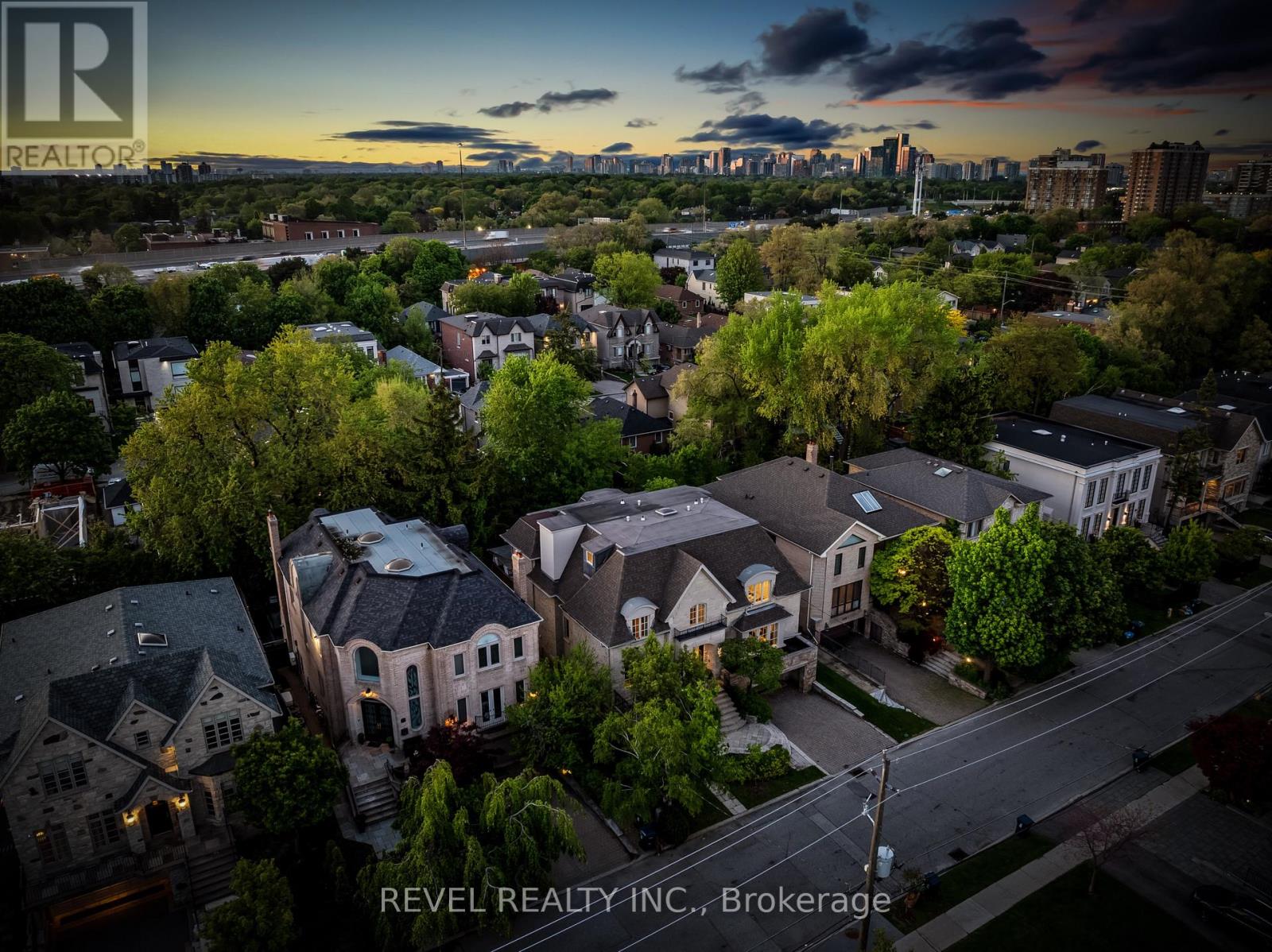 208 Carmichael Ave, Toronto, ON M5M 2X3