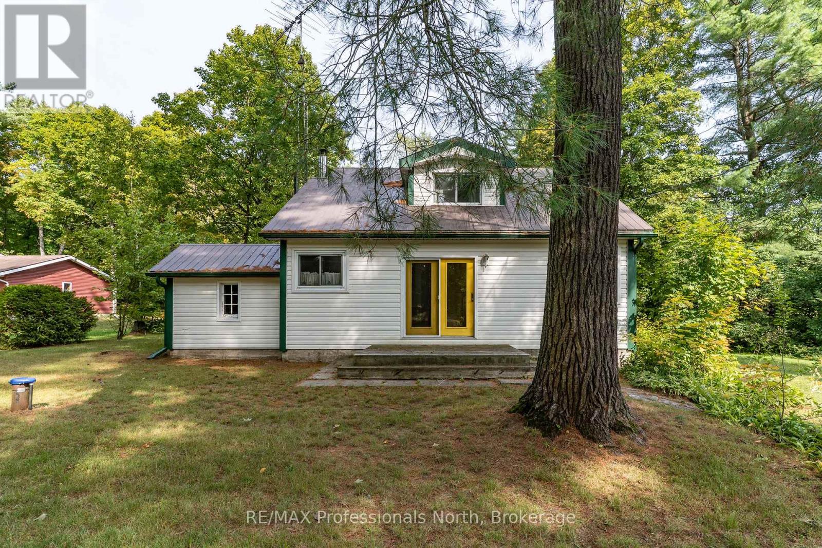 49 Beach Rd, Huntsville, ON P0B 1M0
