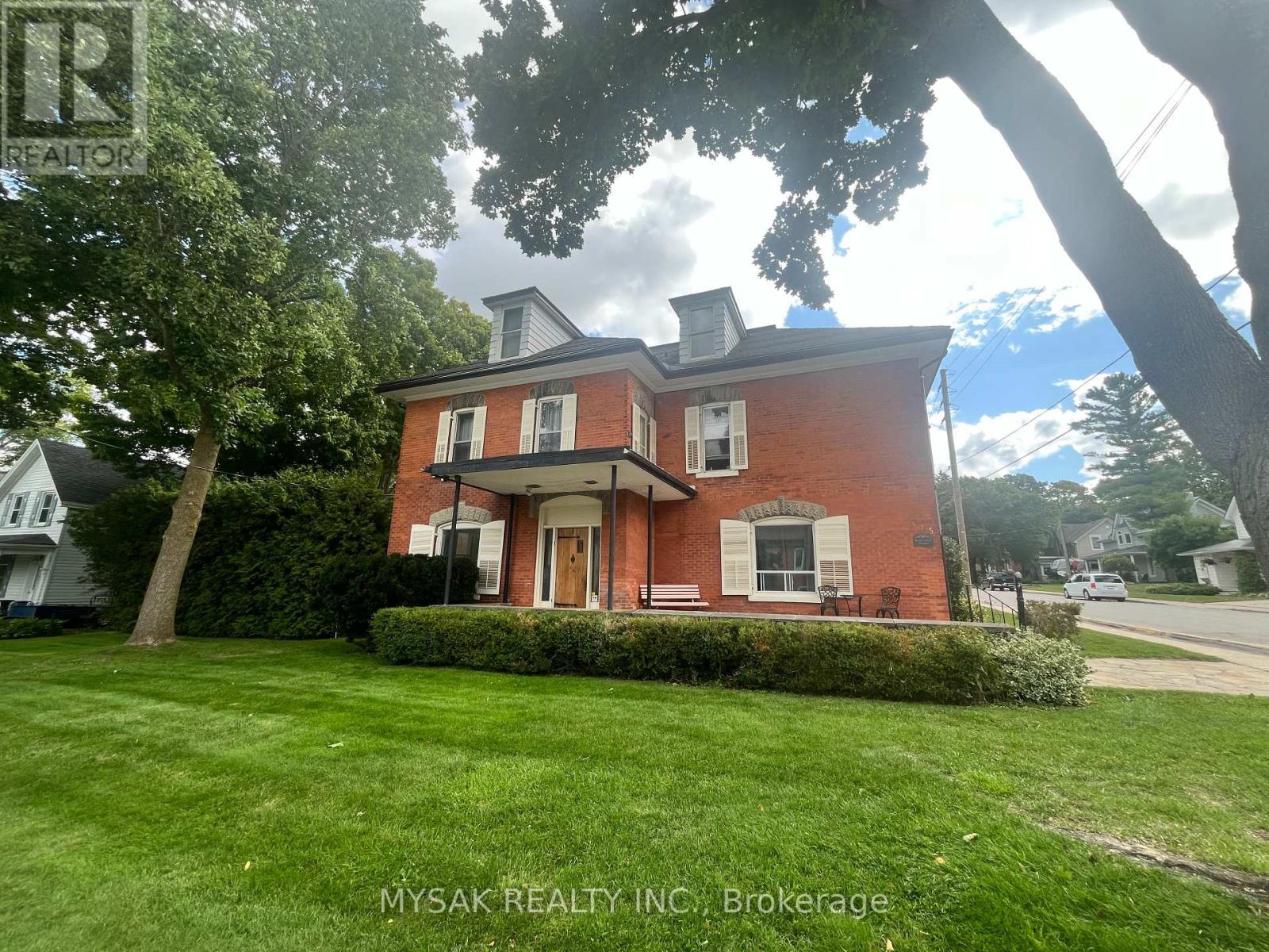 315 Centre St, North Huron, ON N0G 2W0