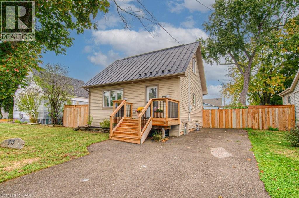 93 Alexander Dr, Brantford, ON N3T 5C6