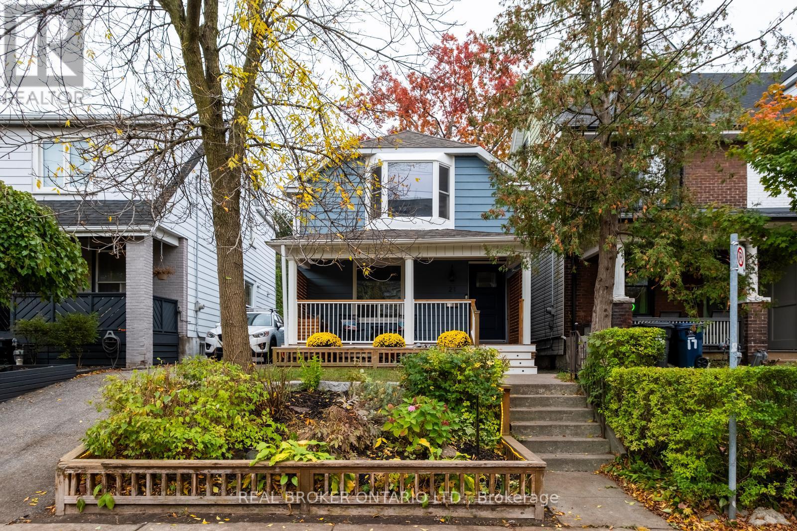 21 Stephenson Ave, Toronto, ON M4C 1E9