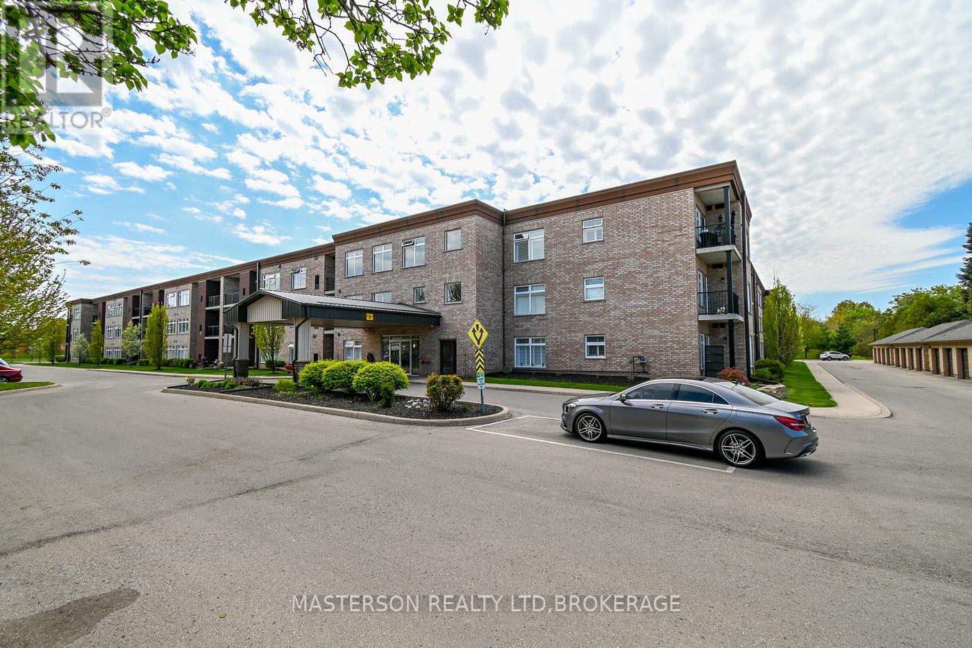 203 4644 Pettit Ave, Niagara Falls, ON L2E 6L5